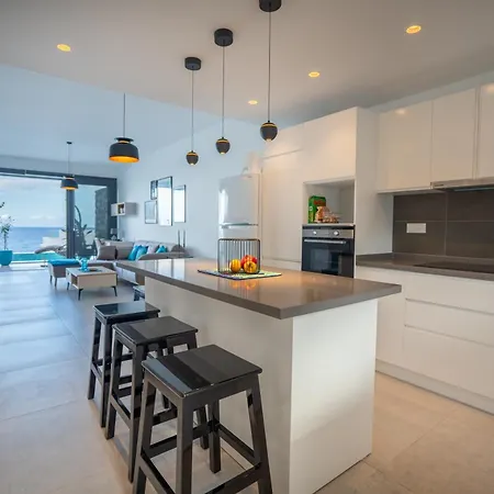 Oceanfront Oasis With Private Pool Stunning Views Apartment *