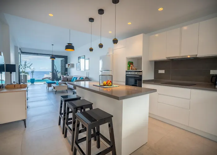 Lighthouse Family With Private Pool Apartment *